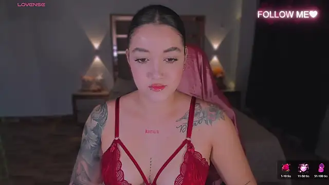 lunaarose online show from 11-27-25, 12:44