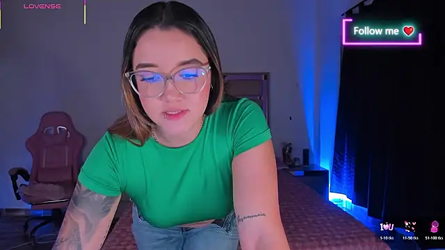 Snapshot of lunaarose chatting on 02-18-26, 03:37 lunaarose online show from 02-18-26, 03:37