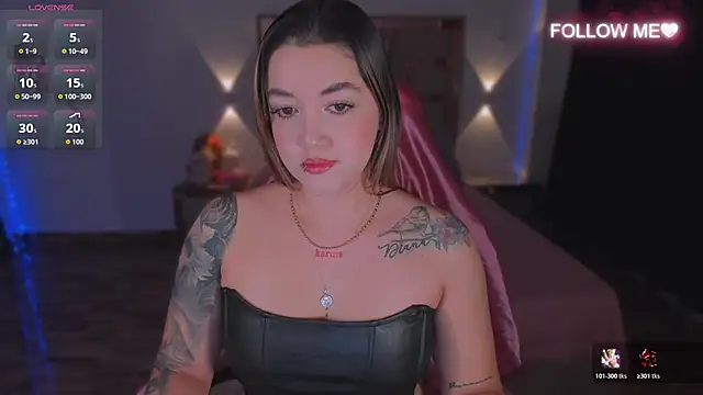 lunaarose online show from 11-23-25, 02:43