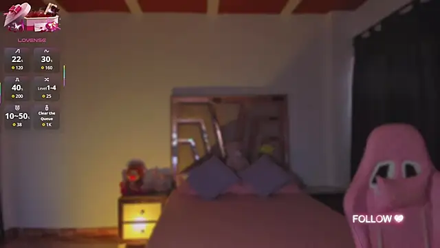 lunaarose online show from 10-27-25, 04:08