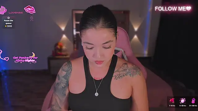 lunaarose online show from 11-21-25, 01:48