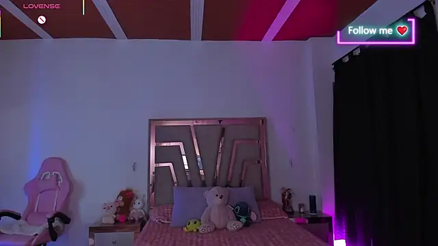 Snapshot of lunaarose chatting on 02-27-26, 03:07 lunaarose online show from 02-27-26, 03:07