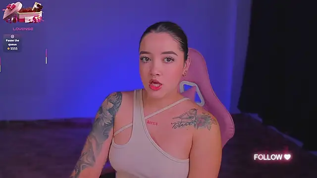 lunaarose online show from 09-26-25, 05:03