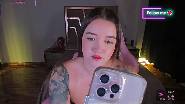 lunaarose online show from 03-19-26, 04:12