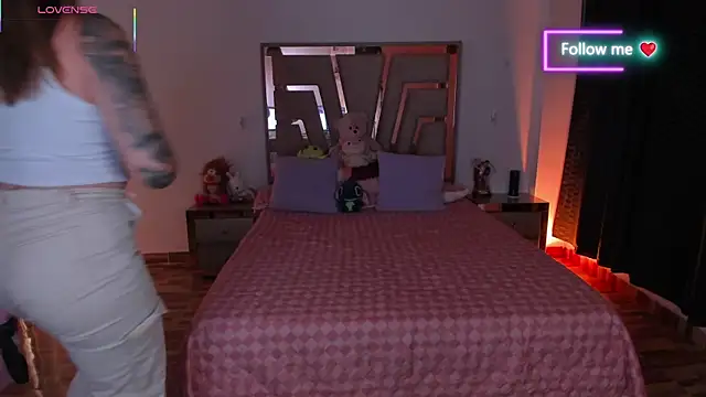 lunaarose online show from 04-20-26, 04:37