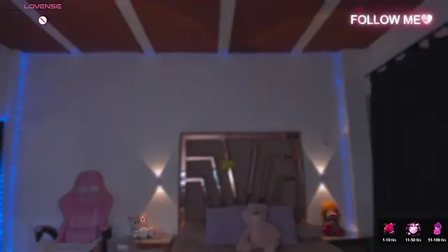 lunaarose online show from 12-01-25, 12:44