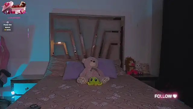 lunaarose online show from 09-29-25, 04:19