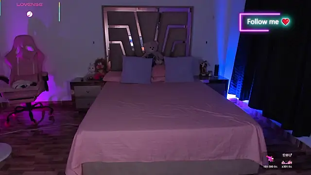 lunaarose online show from 03-10-26, 03:43