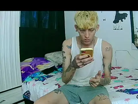 Snapshot of KinkyLatinCock chatting on 10-08-25, 10:21 KinkyLatinCock online show from 10-08-25, 10:21