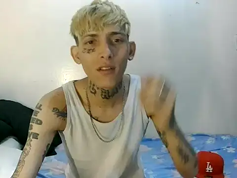 Snapshot of KinkyLatinCock chatting on 09-21-25, 05:29 KinkyLatinCock online show from 09-21-25, 05:29