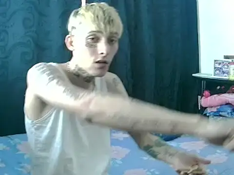 Snapshot of KinkyLatinCock chatting on 10-17-25, 10:33 KinkyLatinCock online show from 10-17-25, 10:33