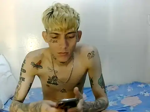 Snapshot of KinkyLatinCock chatting on 09-23-25, 02:13 KinkyLatinCock online show from 09-23-25, 02:13