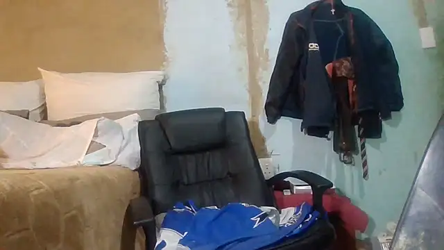 Snapshot of Nicky52 chatting on 06-15-26, 06:46 Nicky52 online show from 06-15-26, 06:46
