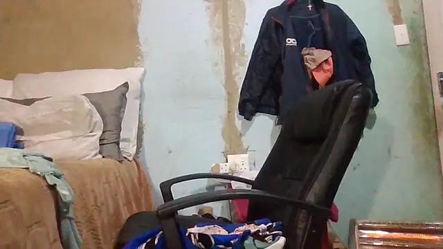 Snapshot of Nicky52 chatting on 05-12-26, 04:31 Nicky52 online show from 05-12-26, 04:31