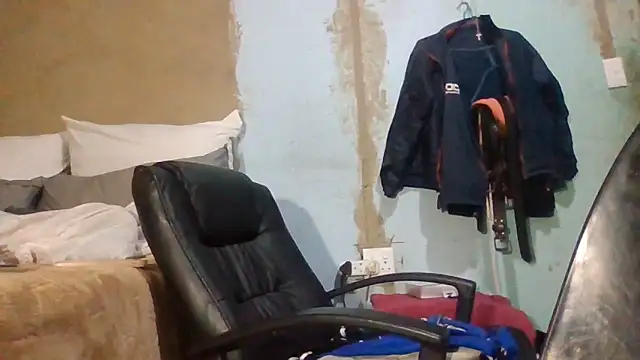 Snapshot of Nicky52 chatting on 06-10-26, 03:52 Nicky52 online show from 06-10-26, 03:52