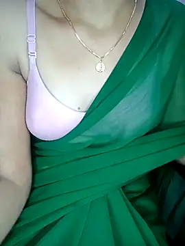 Snapshot of Nidhi_lovely chatting on 09-27-25, 04:57 Nidhi lovely online show from 09-27-25, 04:57