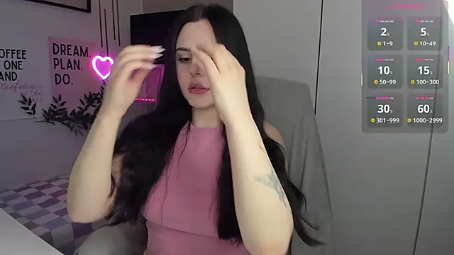 LiaWoow online show from 12-15-25, 02:45