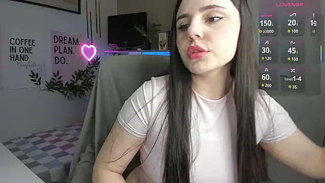 LiaWoow online show from 12-14-25, 02:44