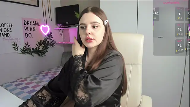 LiaWoow online show from 10-13-25, 01:45