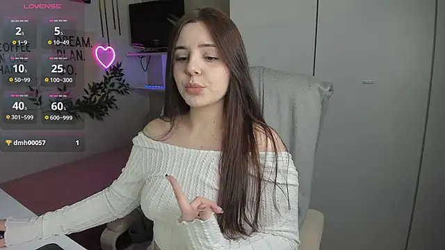 Snapshot of LiaWoow chatting on 04-19-26, 01:56 LiaWoow online show from 04-19-26, 01:56