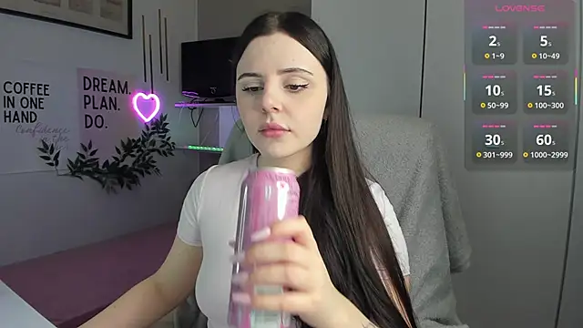 LiaWoow online show from 12-19-25, 07:44