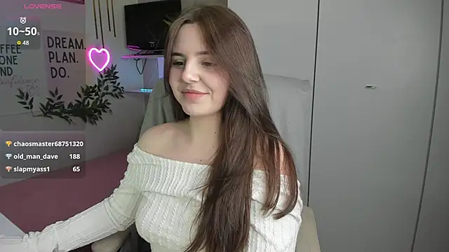 Snapshot of LiaWoow chatting on 04-19-26, 06:10 LiaWoow online show from 04-19-26, 06:10