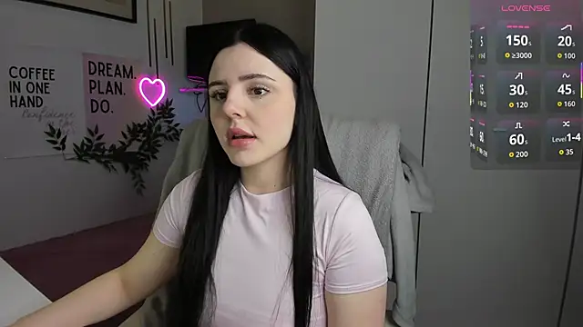 LiaWoow online show from 11-18-25, 07:44