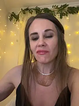 LucieMack online show from 04-18-26, 07:51