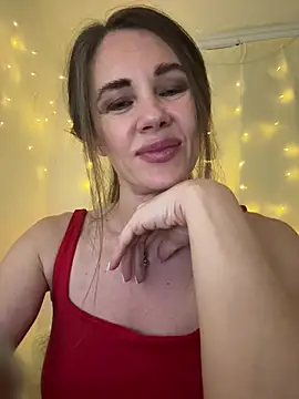 Snapshot of LucieMack chatting on 07-12-26, 05:03 LucieMack online show from 07-12-26, 05:03