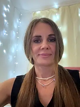 LucieMack online show from 10-01-25, 07:40