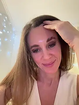 LucieMack online show from 10-30-25, 06:27