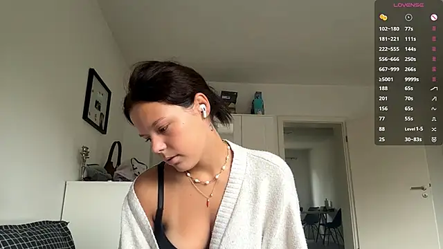 MaydaCornwall online show from 10-11-25, 07:09