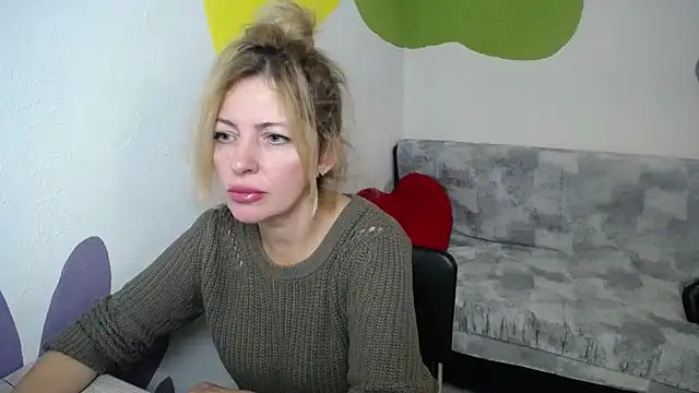 Snapshot of elegance_lady chatting on 09-25-25, 12:22 elegance lady online show from 09-25-25, 12:22