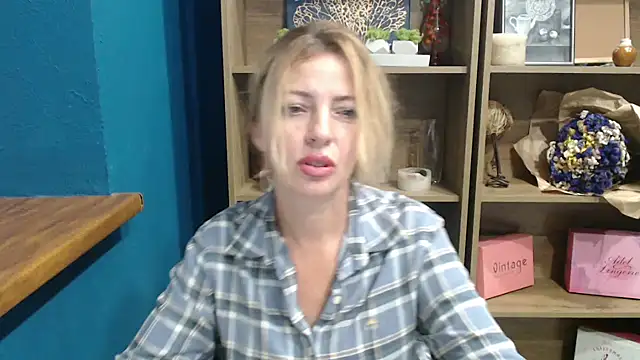 Snapshot of elegance_lady chatting on 09-23-25, 12:23 elegance lady online show from 09-23-25, 12:23