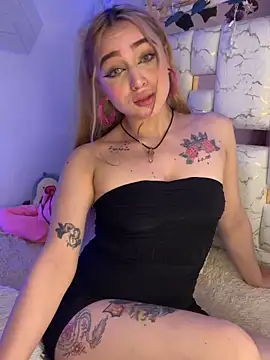 Snapshot of Sara_Sophia420 chatting on 10-19-25, 10:45 Sara Sophia420 online show from 10-19-25, 10:45