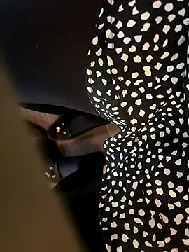 HiddenHoneyLDN online show from 09-30-25, 07:03