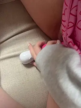 Snapshot of HiddenHoneyLDN chatting on 03-13-26, 10:31 HiddenHoneyLDN online show from 03-13-26, 10:31