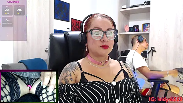leidydi223 online show from 10-19-25, 01:47
