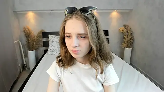 Camilla Kelly online show from 10-24-25, 01:26