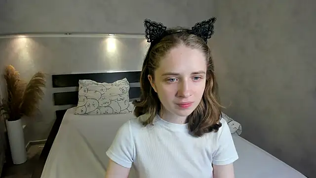 Camilla Kelly online show from 10-06-25, 01:07