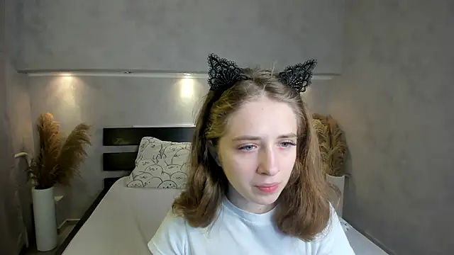 Camilla Kelly online show from 10-09-25, 01:17