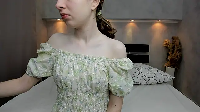 Camilla Kelly online show from 11-16-25, 01:10