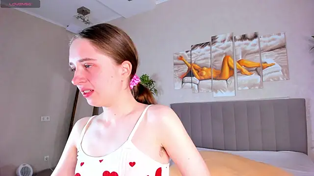 Snapshot of Camilla_Kelly chatting on 05-20-26, 01:13 Camilla Kelly online show from 05-20-26, 01:13