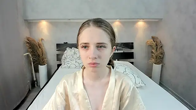 Camilla Kelly online show from 10-31-25, 01:13