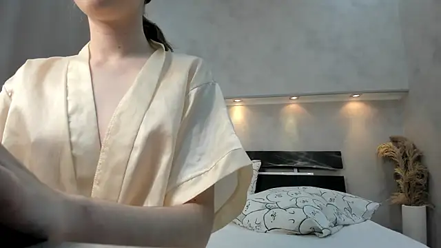 Camilla Kelly online show from 11-03-25, 01:11