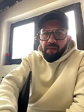 Snapshot of andrey1887 chatting on 09-24-25, 12:44 andrey1887 online show from 09-24-25, 12:44