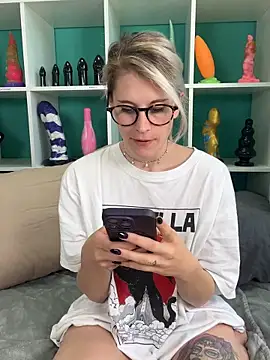 Snapshot of TheRealJessyLey chatting on 05-16-26, 10:36 TheRealJessyLey online show from 05-16-26, 10:36