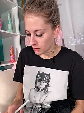 Snapshot of TheRealJessyLey chatting on 10-05-25, 10:39 TheRealJessyLey online show from 10-05-25, 10:39