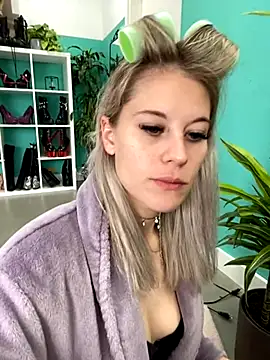 Snapshot of TheRealJessyLey chatting on 10-03-25, 09:11 TheRealJessyLey online show from 10-03-25, 09:11