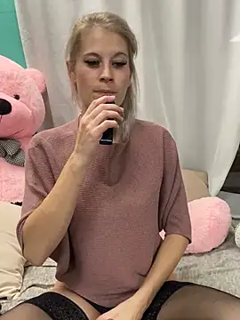 Snapshot of TheRealJessyLey chatting on 09-22-25, 06:58 TheRealJessyLey online show from 09-22-25, 06:58